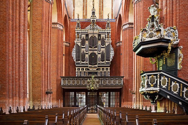 Nave of the Nikolai Church with pulpit and organ