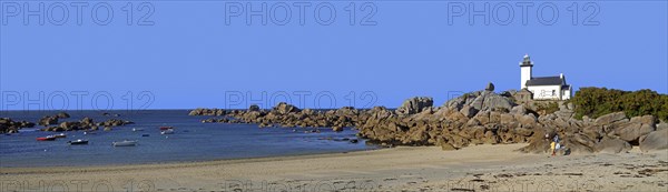 Beach and phare de Pontusval lighthouse at the Pointe de Beg-Pol