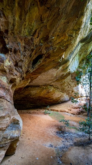 Overhanging cliffs at Pedra Furada