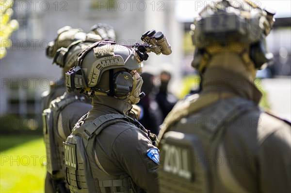 Members of the special unit Zentrale Unterstuetzungsgruppe Zoll