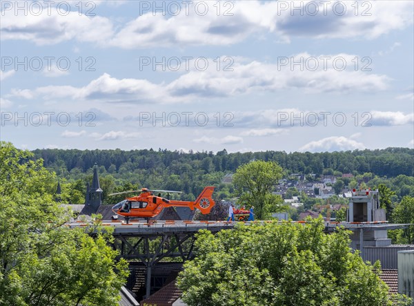 Patient transport from the rescue helicopter to the clinic