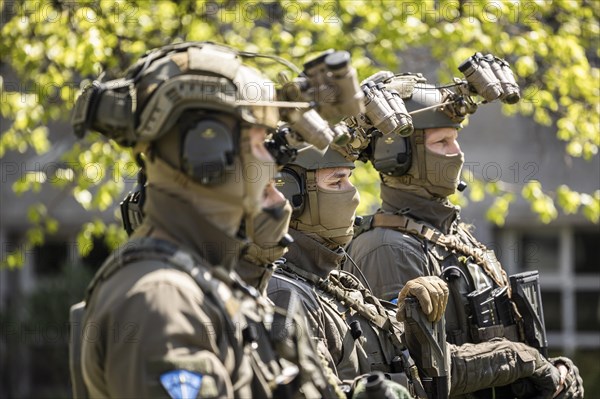 Members of the special unit Zentrale Unterstuetzungsgruppe Zoll