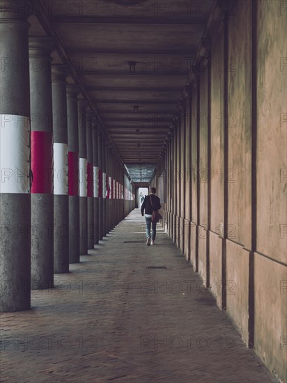 Pedestrian passageway with concrete columns