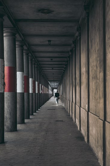 Pedestrian passageway with concrete columns