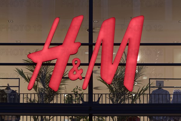 H&M