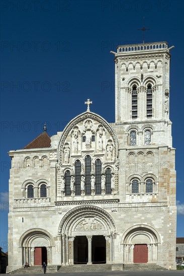 Vezelay labelled les Plus Beaux Villages de France. Facade of basilica St Mary Magdalene.Unesco World heritage. Morvan regional natural park. Via Lemovicensis way to Santiago de Compostela. Yonne depa...