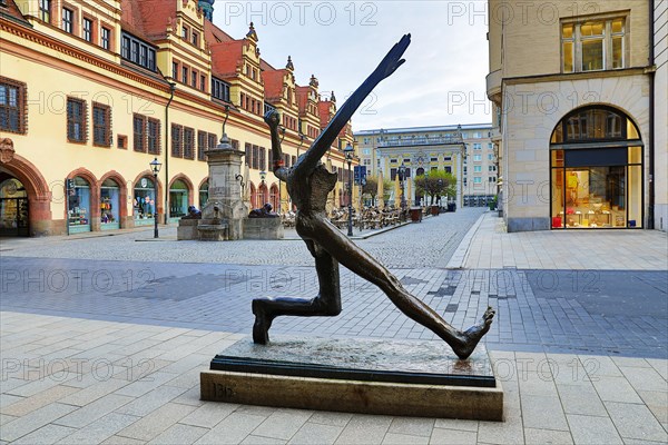 Bronze sculpture entitled The century Step by Wolfgang Mattheuer in front of the Naschmarkt