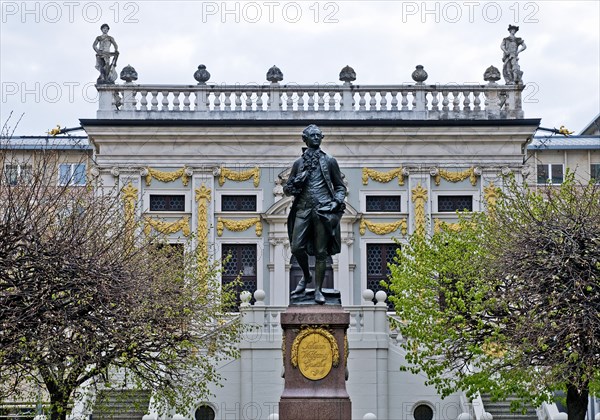 Bronze statue of Goethe by Carl Seffner on the Naschmarkt in front of the Old Stock Exchange