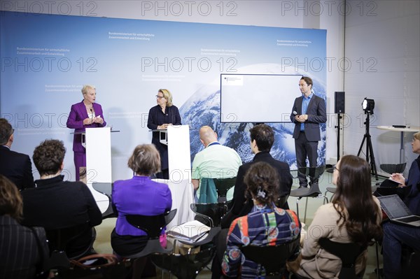 (R-L) Svenja Schulze, Federal Minister for Economic Cooperation and Development, and Cindy McCain,