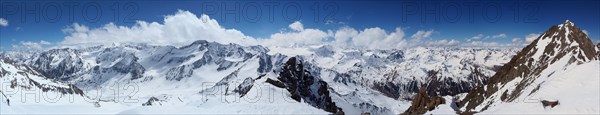 High-resolution panorama of the Ötztal Alps in spring