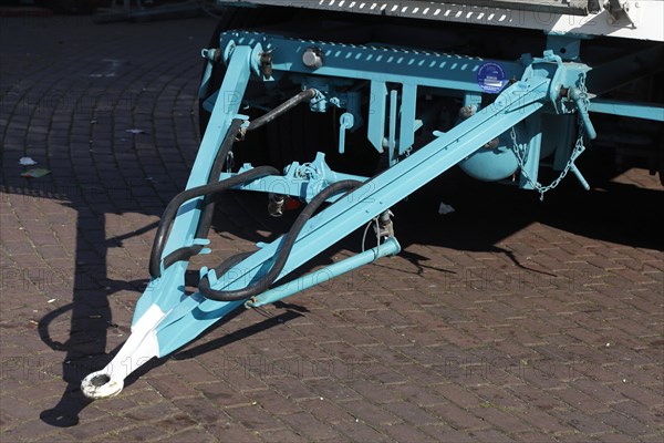 Trailer coupling on a truck trailer