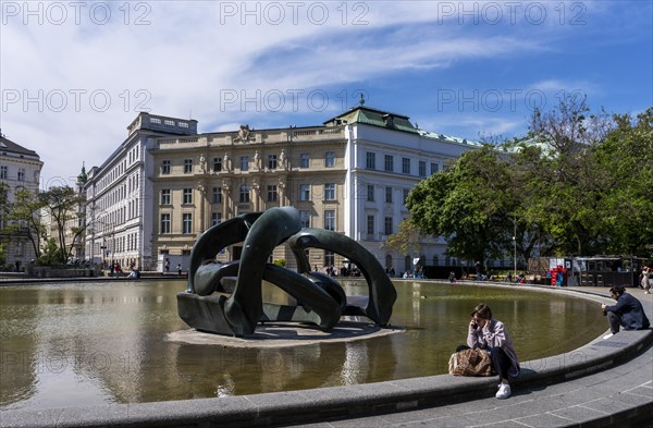 Fountain with the Hill Arches sculpture