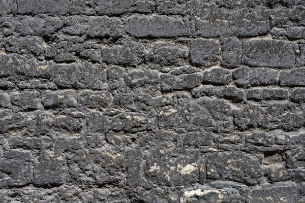 Sandstone masonry units