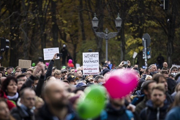 Demonstrators protest against the reform of the infection protection law