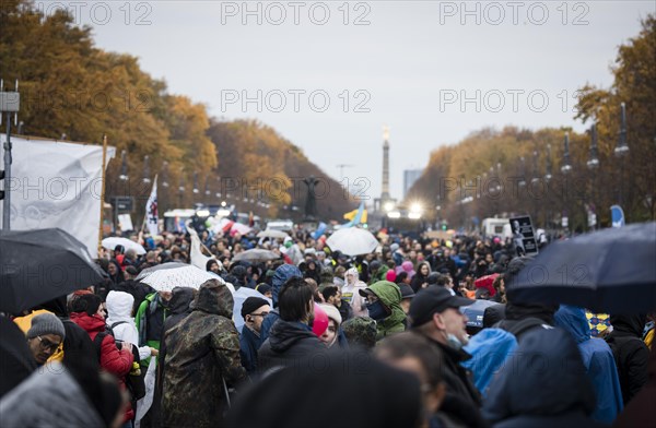 Demonstrators protest against the reform of the infection protection law