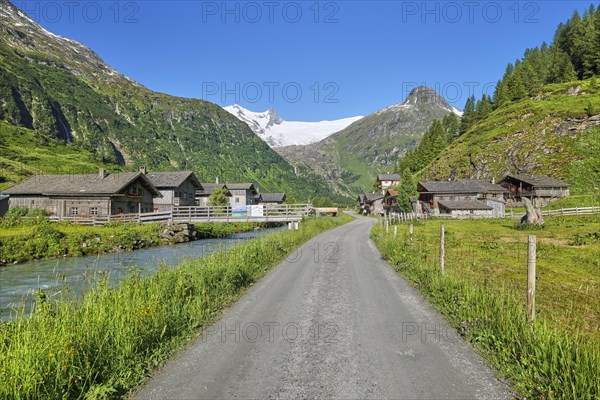 Alpine huts in Innergschloess