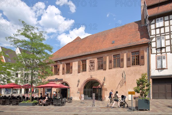 Ancienna Dovane restaurant with street food and pedestrian