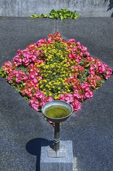 Simple grave with floral decoration
