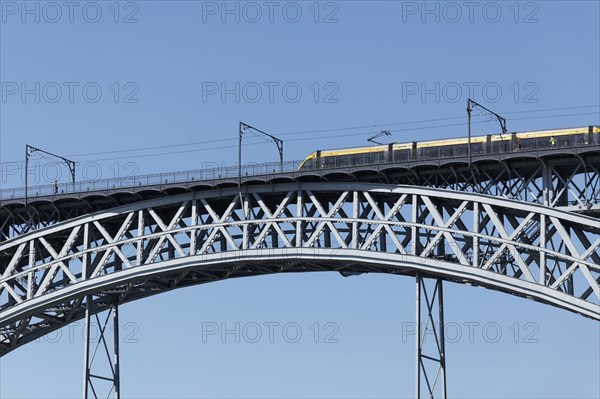 Metro do Porto train crossing the Ponte D. Luis I truss arch bridge