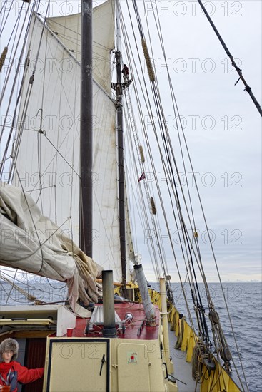 Man in the crow's nest of the two-master Noorderlicht