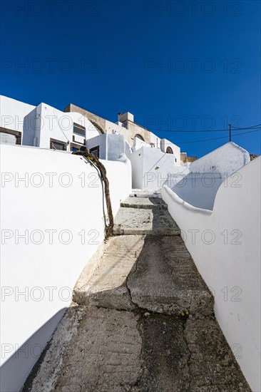 Whitewashed architecture in Pyrgos