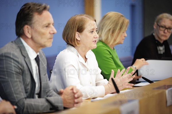 (L-R) Holger Muench, President of the Federal Criminal Police Office (BKA), Lisa Paus, Federal