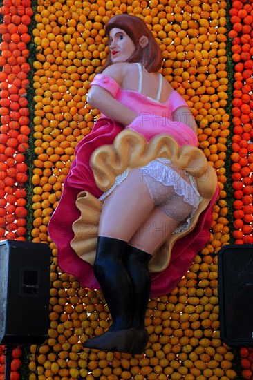 Sculptures made of citrus fruits