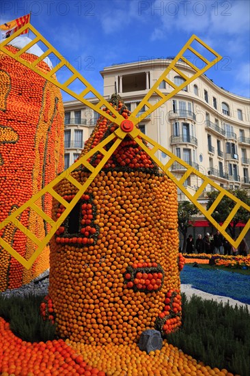 Representation of a windmill made of lemons and oranges