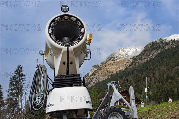 Mobile propeller gun