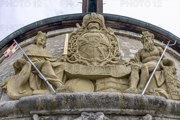 Relief sculptures and coats of arms at the Old Crane