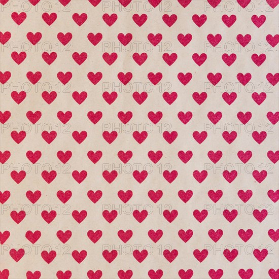 Seamless pattern with red hearts