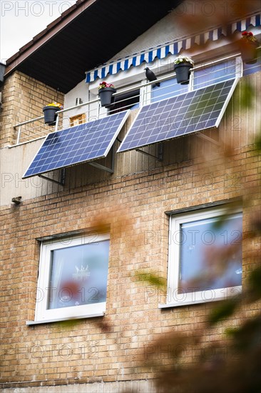 Balcony power plant on a detached house in Monheim am Rhein