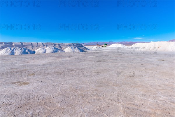 800 sq km salt desert Salinas Grandes