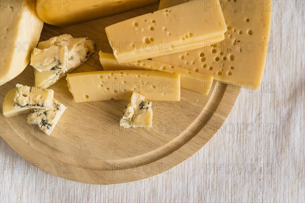 Set fresh cheese wood cutting board