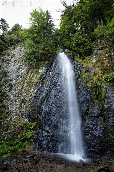Cascade du Queureuilh waterfall