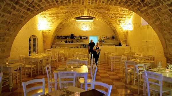 Tunnel vaults