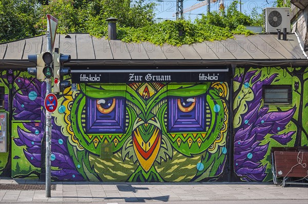 Pub -zur Gruam- with graffiti in Sendling