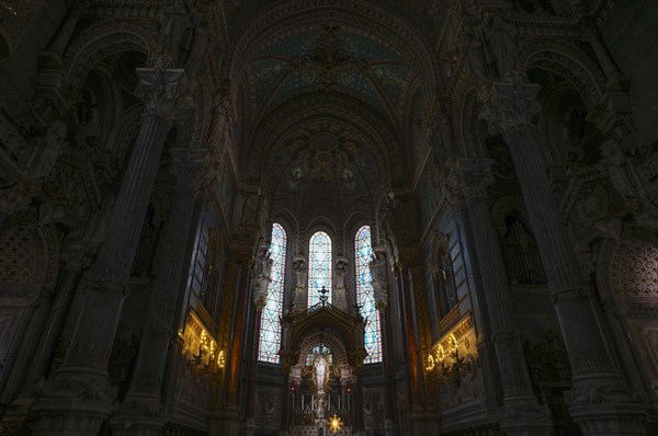 Round apse