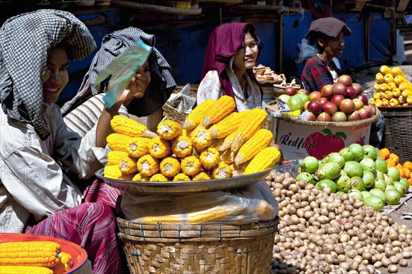 Market in Bago