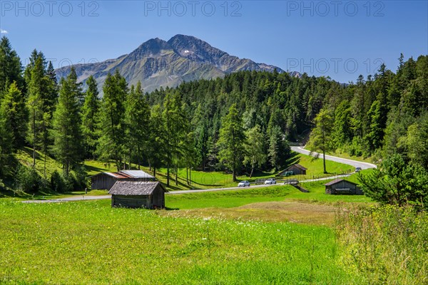 Road to Moesern on the high plateau with Hocheder 2796m