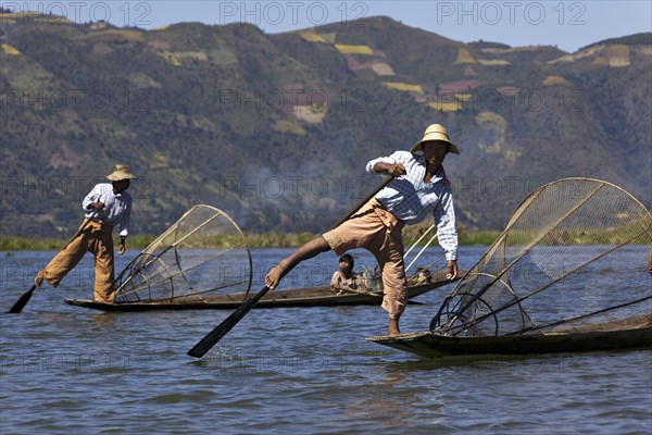 Leg rowers on Inle Lake