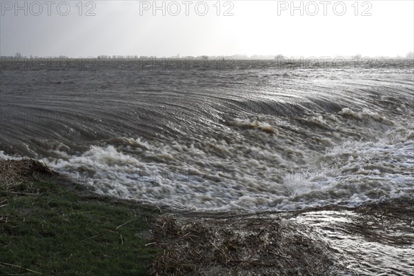Overtopping of the dike during a storm surge on the Lower Weser island of Strohauser Plate