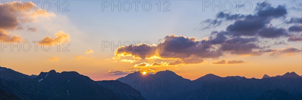 Sunrise from the Zeigersattel on the Nebelhorn