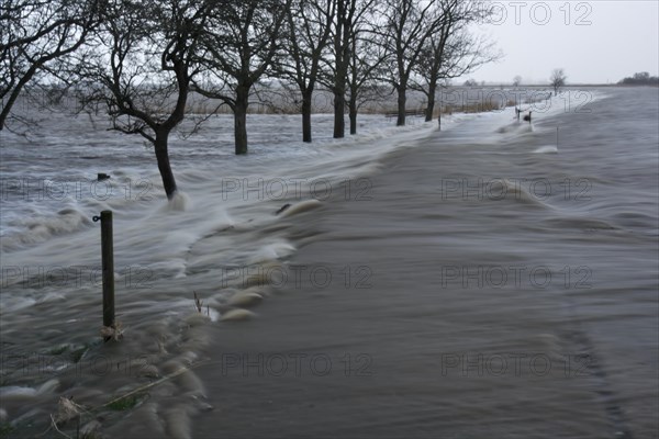 Overtopping of the dike during a storm surge on the Lower Weser island of Strohauser Plate