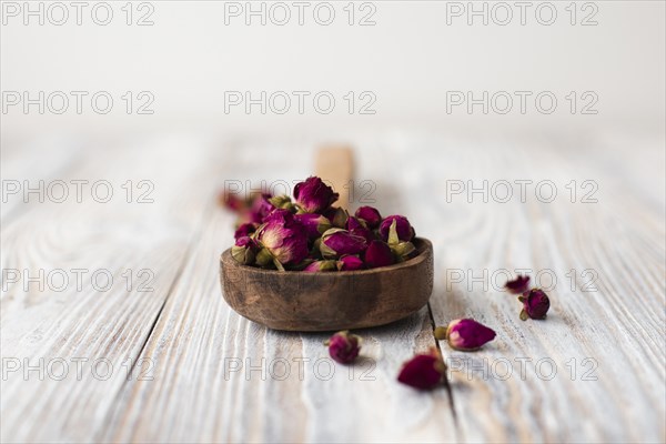 Close up aromatic mini roses table