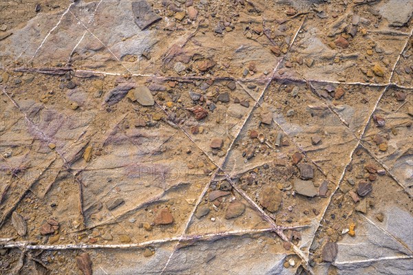 Stone structures in the Buca delle Fate