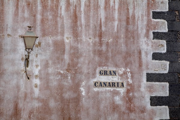House facade with Gran Canaria lettering and lantern