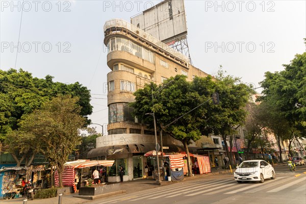 Narrow pointed building on corner of Avenue Insurgentes Sur