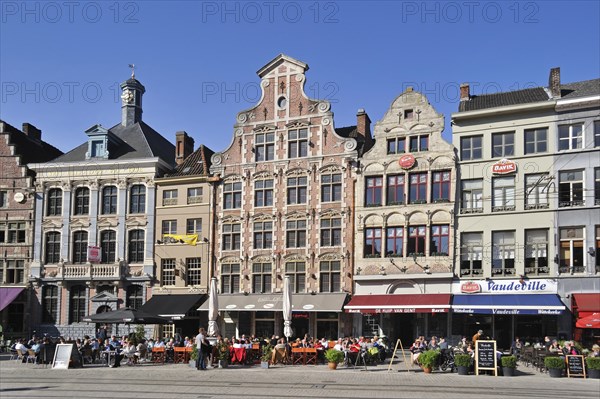 Tourists on pavement cafes at the Korenmarkt