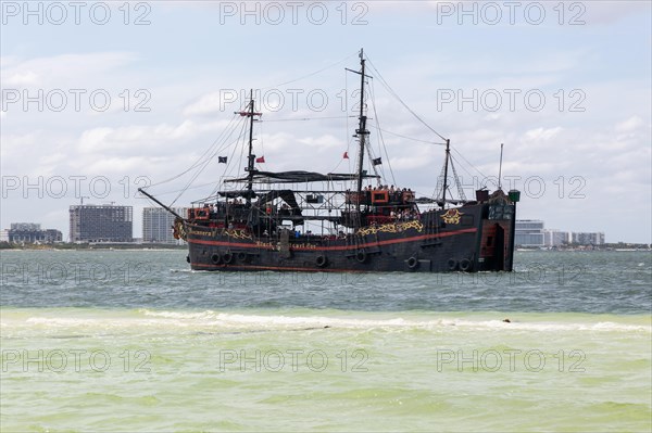 Bucanero pirate ship Black Pearl Too